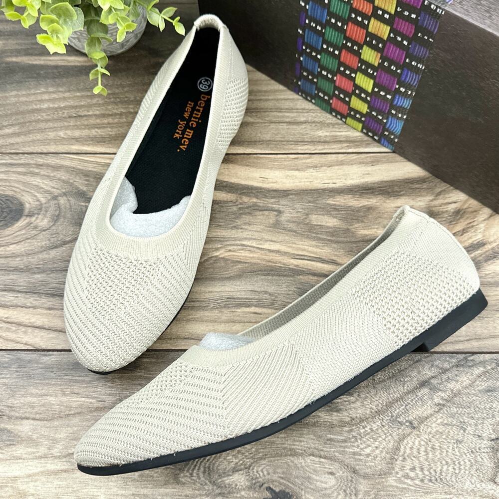 NIB Bernie Mev 39 Nikki Stretchy Knit Comfort Ballet Flats Nude Silver
